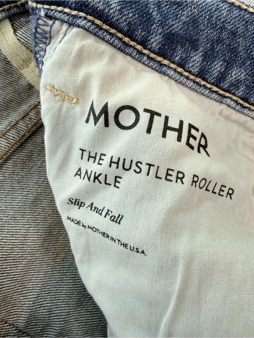High-Rise Wide Leg Jeans in Medium Blue - Women - Picture 4 of 7